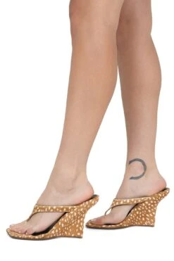 Strategy ROMEE-F -Jeffrey Campbell Store romee f wedge sandal strategy 497924